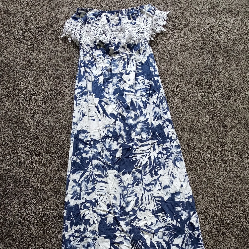 Charlotte RUSSE Floral maxi dress